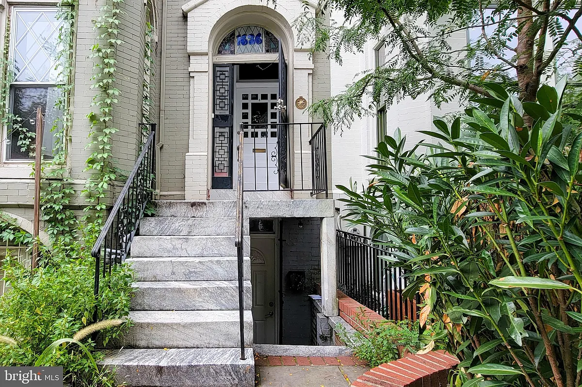 Building Photo - 1636 19th St NW #DOWNSTAIRS