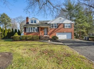 83 Mali Dr, North Plainfield, NJ 07062