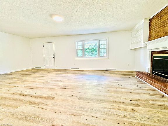 5th image of 1867 Hickory Tree Rd