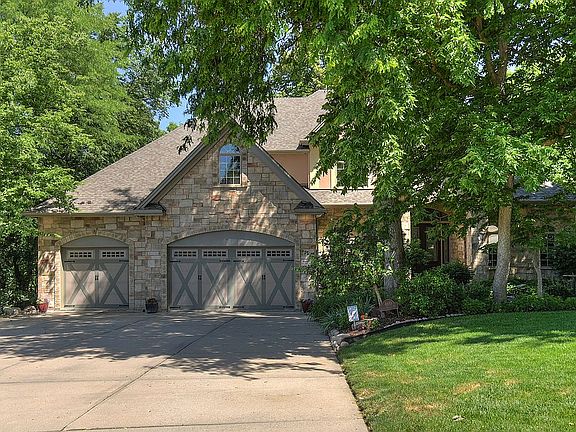 2nd image of 4610 Lake Forest Dr
