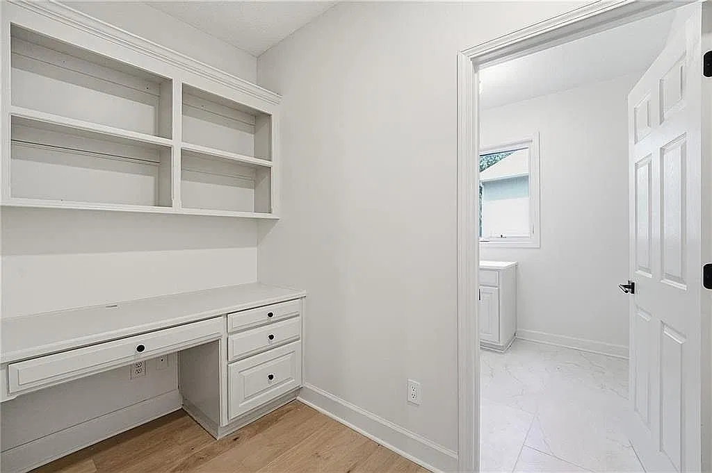5 bed, 4.5 bath, 4829 sqft, $6,000 — Photo 1