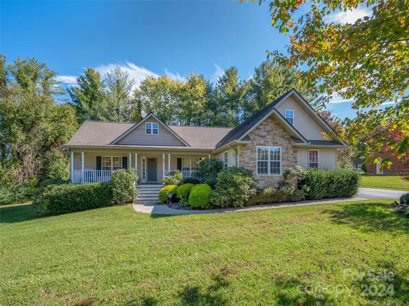 413 Wayside Ln, Hendersonville, NC 28792