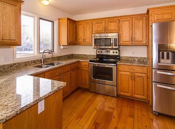 2nd image of 901 Leisure Ln
