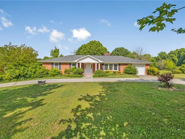 3722 Fraternity Church Rd, Winston Salem, NC 27127