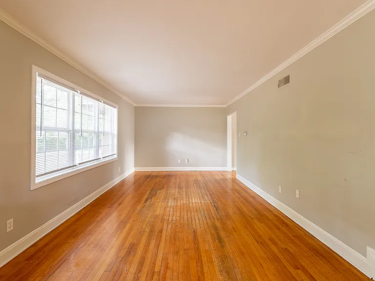 376 N Graham St — Photo 12