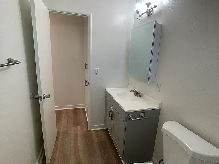 228 S Oak St — Photo 24
