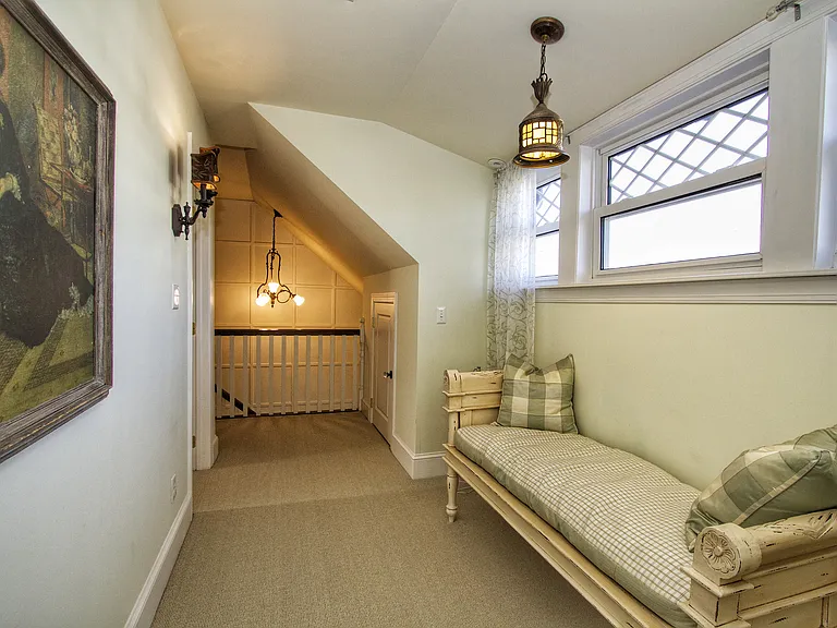 2 S Dudley Ave — Photo 25