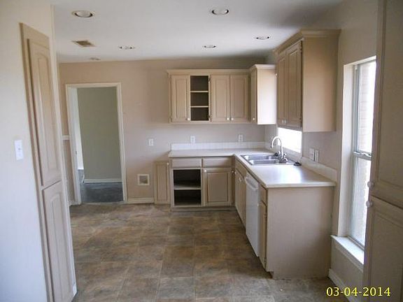 3rd image of 1319 Ross Dr