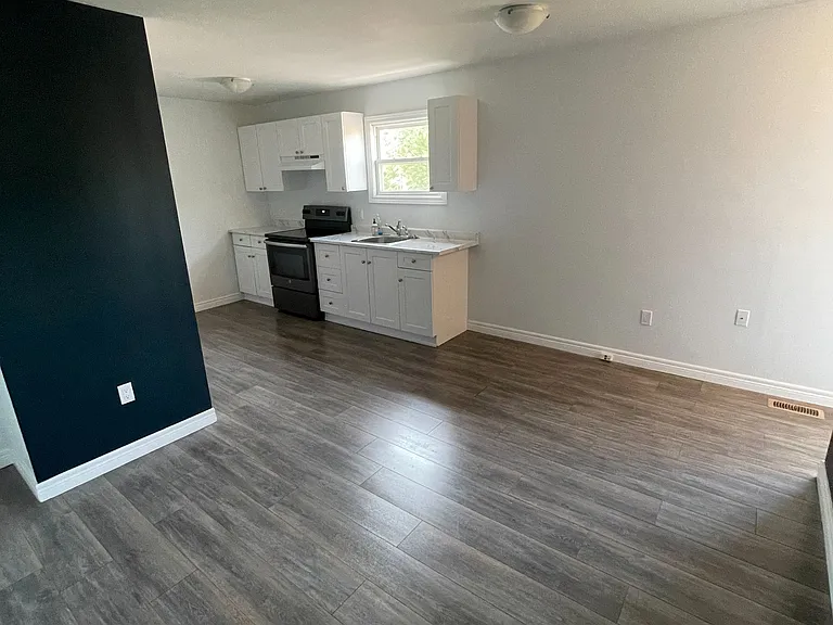 117 Lyons Ave #C — Photo 10