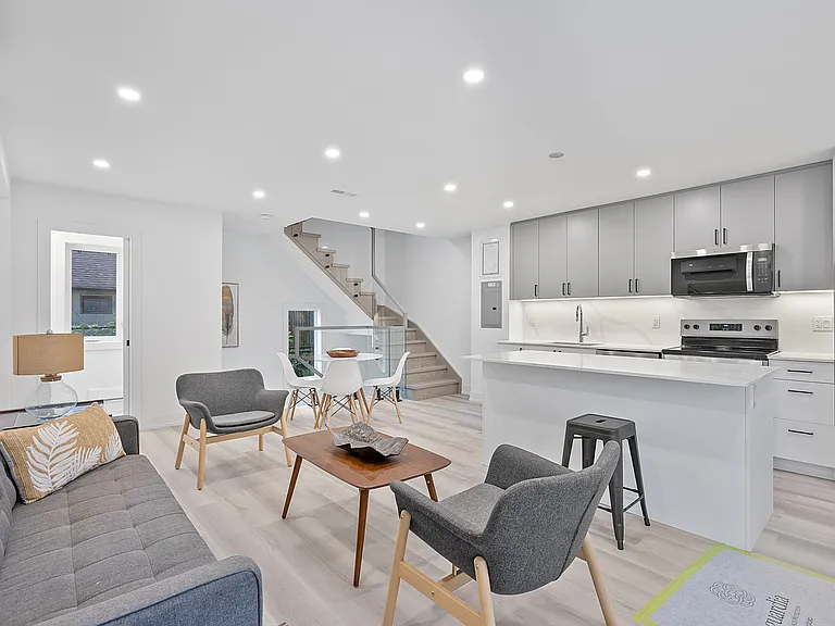 587 Oakwood Ave — Photo 111