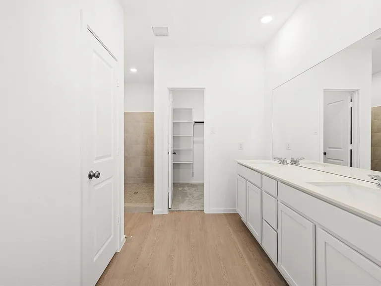 823 Heaven Dr — Photo 18