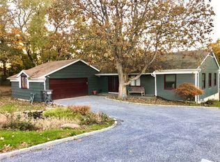 11 Barkers Island Rd, Southampton, NY 11968