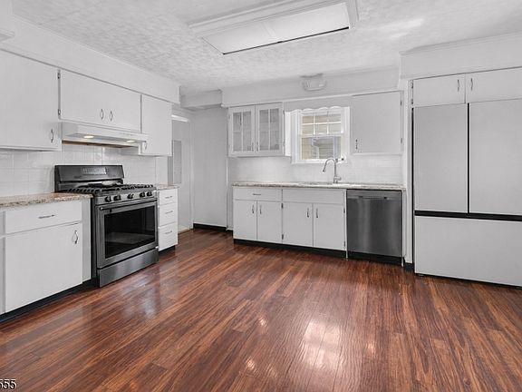 5th image of 717 Galvin Ave