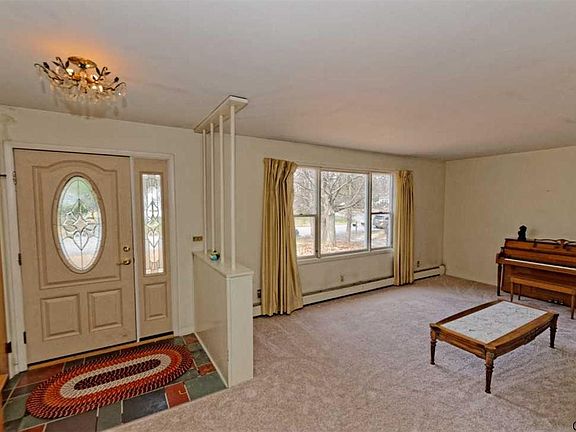 4th image of 48 Hemlock Dr