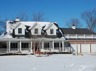 W143N6179 Red Oak Ct, Menomonee Falls, WI 53051