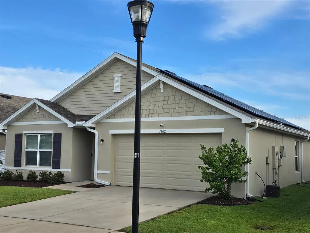 4 bed, 2.0 bath, 1934 sqft, $2,200 — Photo 2