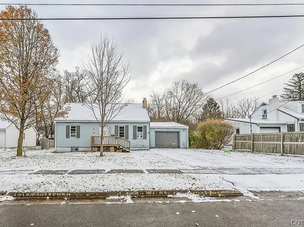 837 W Circle Dr, Vestal, NY 13850