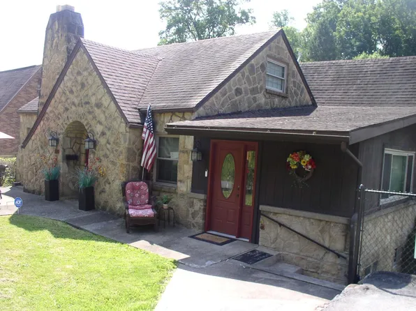 1110 Sunset Dr, Fairmont, WV 26554