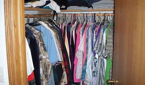 MASTER WALK-IN CLOSET