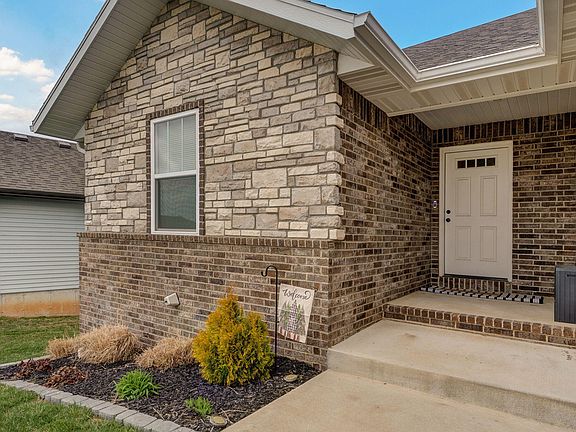 2nd image of 854 E Acacia Lane