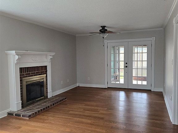 3rd image of 446 Windsor Ln