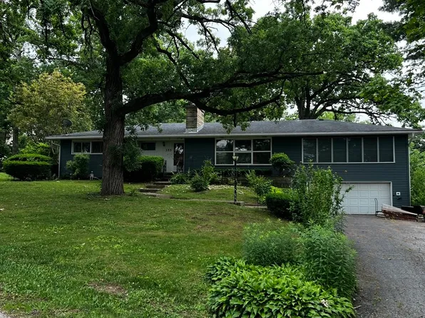 355 Hiawatha Dr, Lake In The Hills, IL 60156