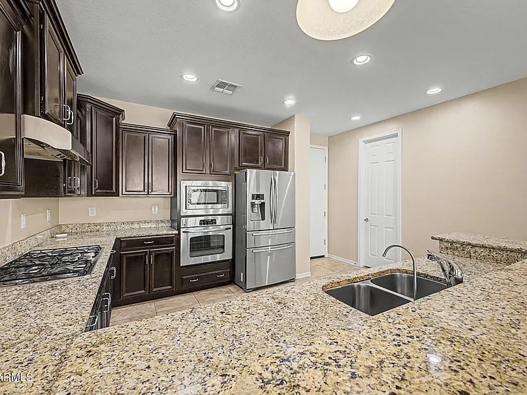 2531 E Eleana Ln — Photo 15