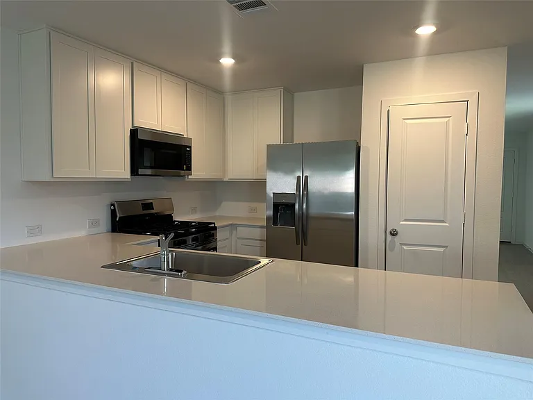 31415 Pratola Serra Cir — Photo 5