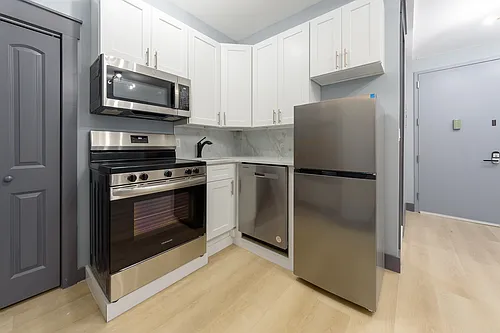 161 W 54th St Photo 1