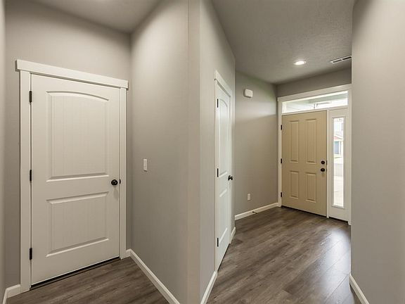 5th image of 4118 Des Moines Ln