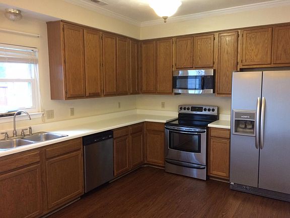 3rd image of 120 Foundry Ct