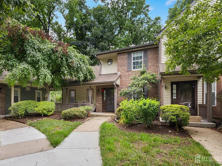 1609 Mulberry Ct — Photo 1