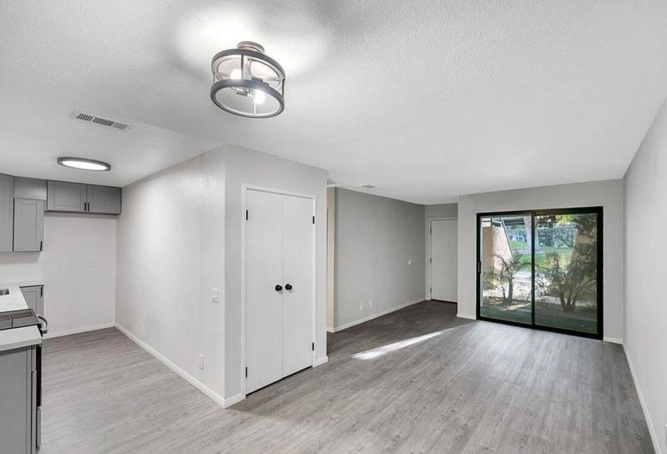 1st image of 2812 N Auburn Ct #109