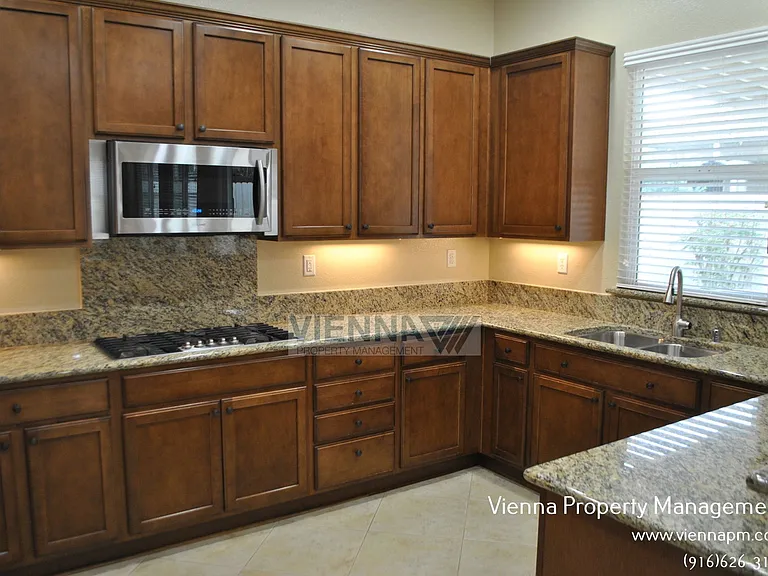 2101 Harpford Dr — Photo 8