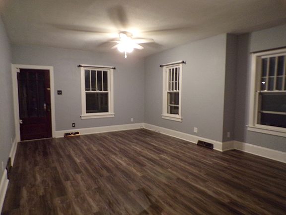 3rd image of 915 Joliet St