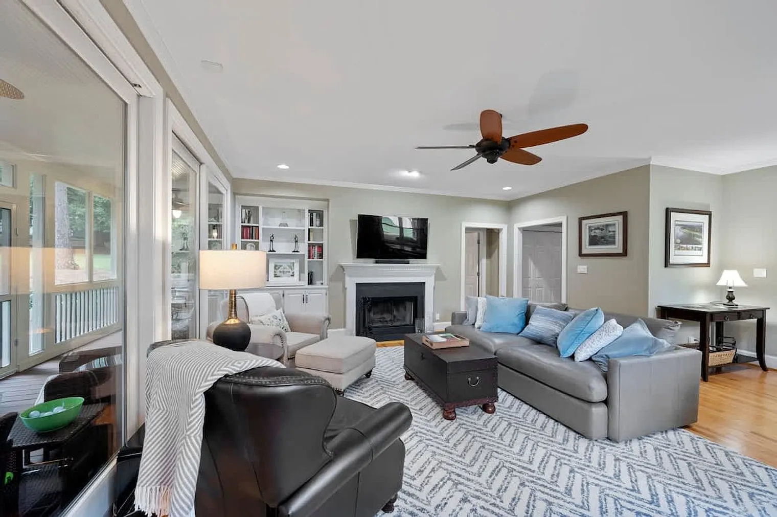 4 bed, 3.0 bath, $6,388 — Photo 2