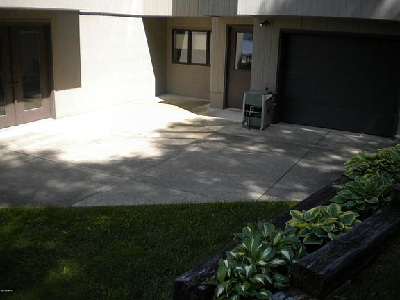 4th image of 604 Lake Dr
