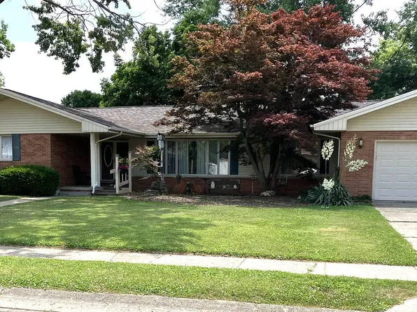 425 Crestmore Ave, Mattoon, IL 61938