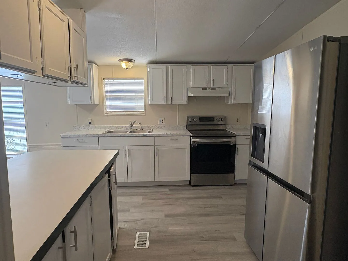 4bath/2bath Mobile Home in Bay Hills Community only $1650/month Ready now! — Photo 2