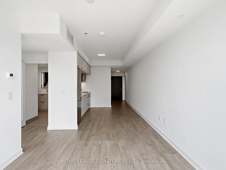 50 McCaul St #917 — Photo 11
