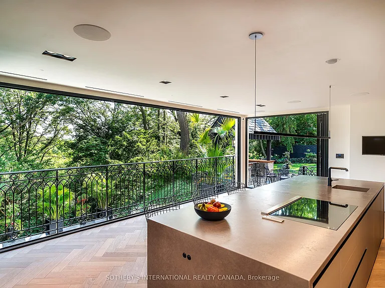 57 Baby Point Cres — Photo 14