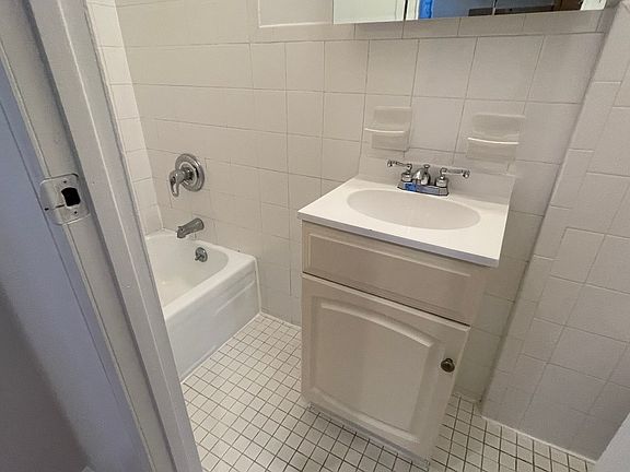 5th image of 367 W 35th St APT 11