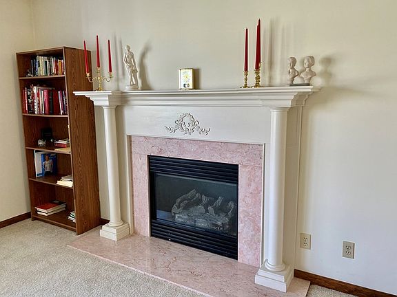 3rd image of 107 Suzanne Ln