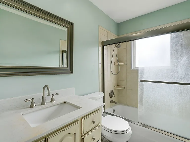 409 Kensington Dr — Photo 21