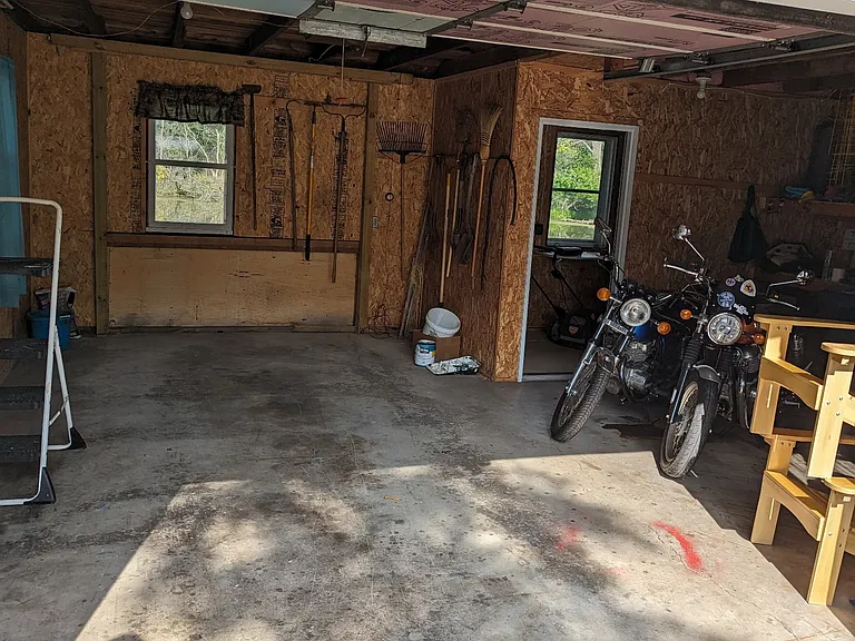 416 Hartung St — Photo 13