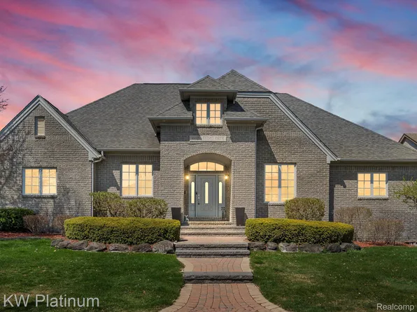 35743 Addison Dr, New Baltimore, MI 48047