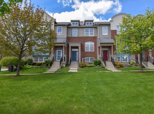 228 Station Park Cir, Grayslake, IL 60030