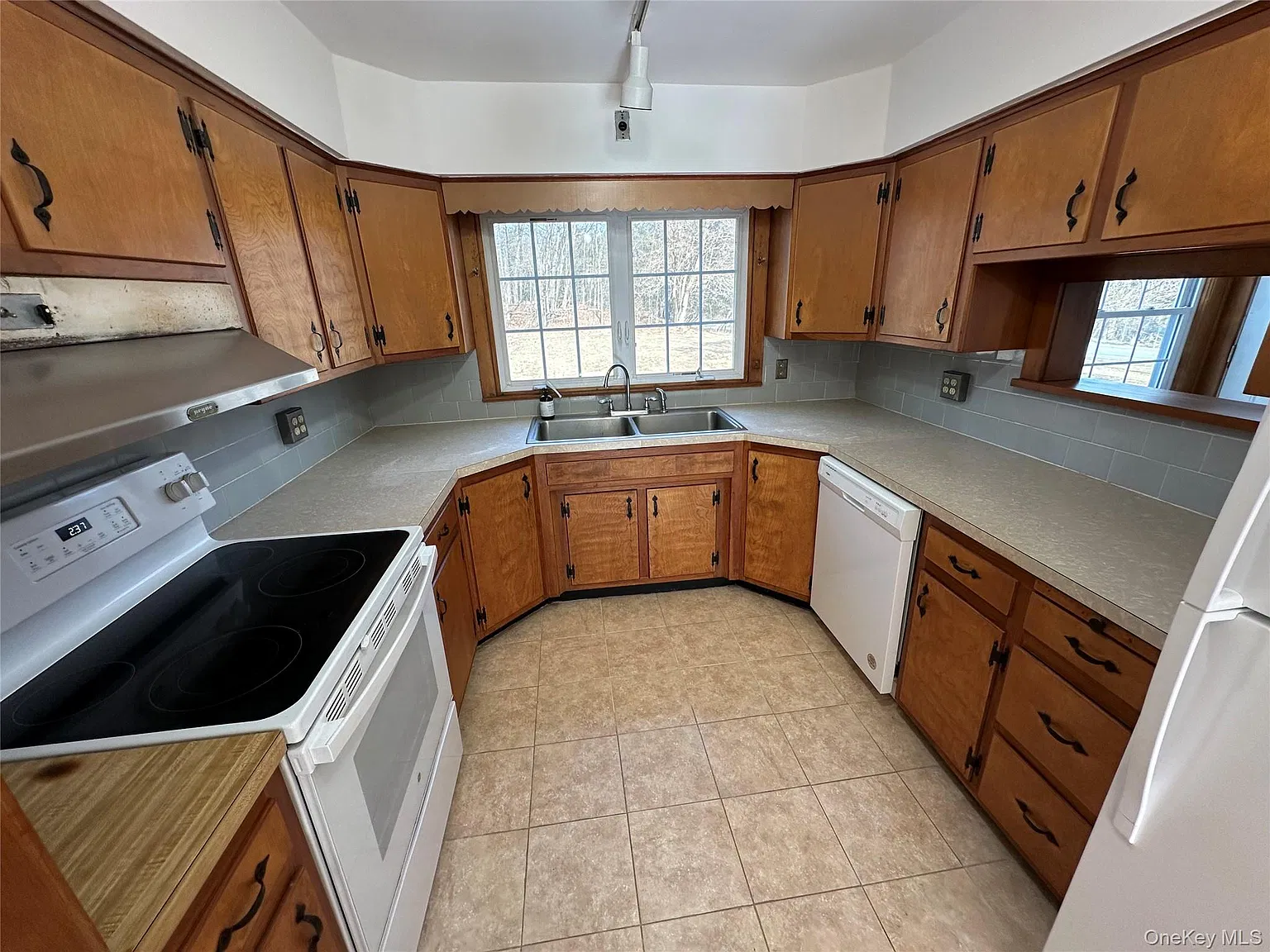 3 bed, 2.5 bath, 2030 sqft, $2,940 — Photo 4
