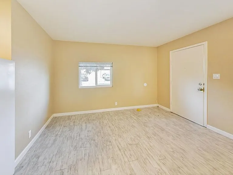 3257 Delaware St #5 — Photo 3
