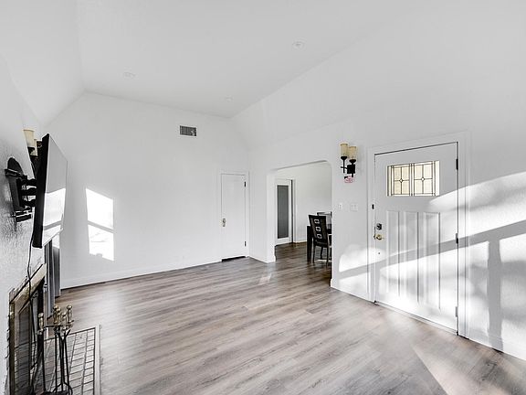 3rd image of 1711 Orchard Ave